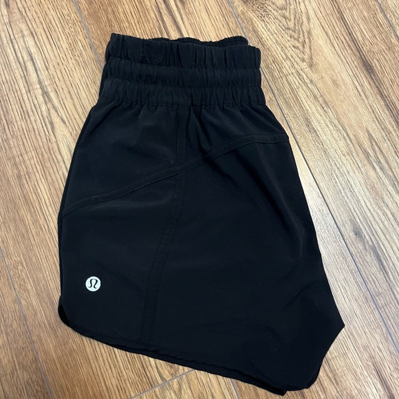 Lululemon Tracker Low-Rise Lined Short 4" - Picture 4 of 4